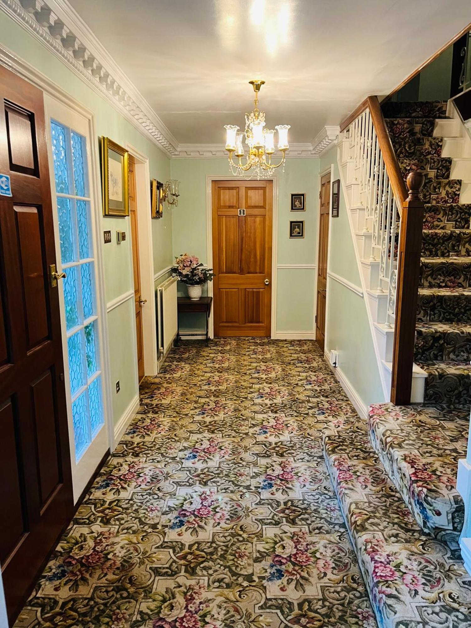 Unwind In Comfort At Cosy Caradus Your 4 Bedroom Home Sweet Home! Birmingham Exterior foto