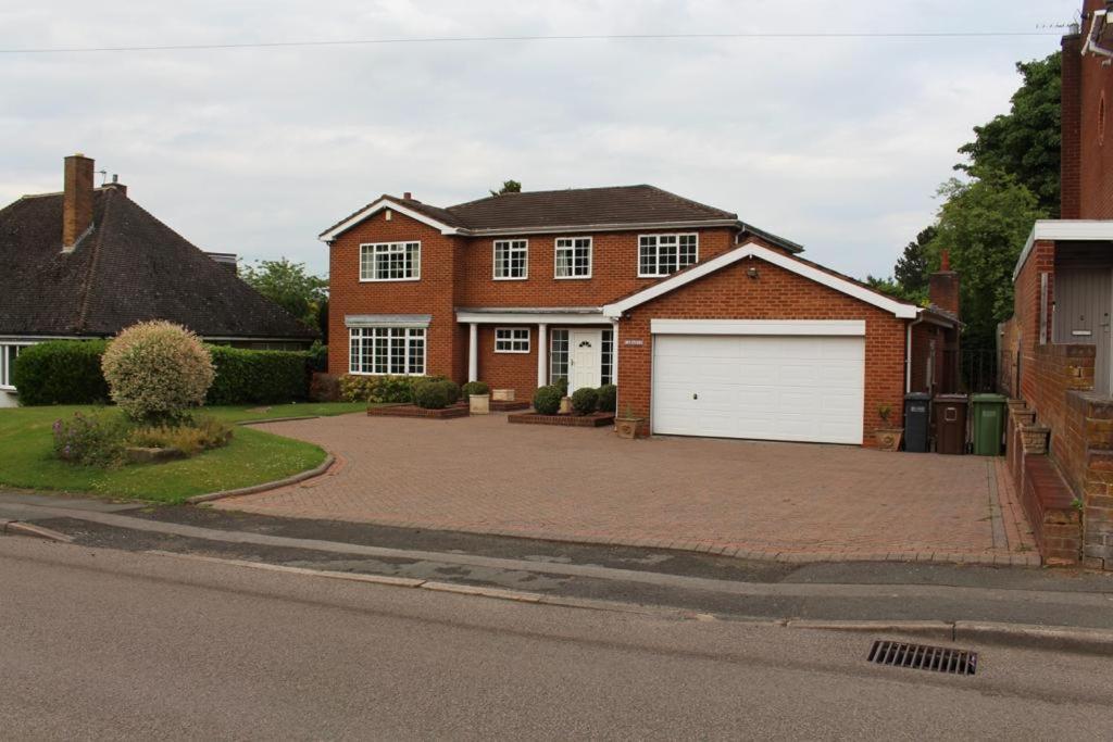 Unwind In Comfort At Cosy Caradus Your 4 Bedroom Home Sweet Home! Birmingham Exterior foto