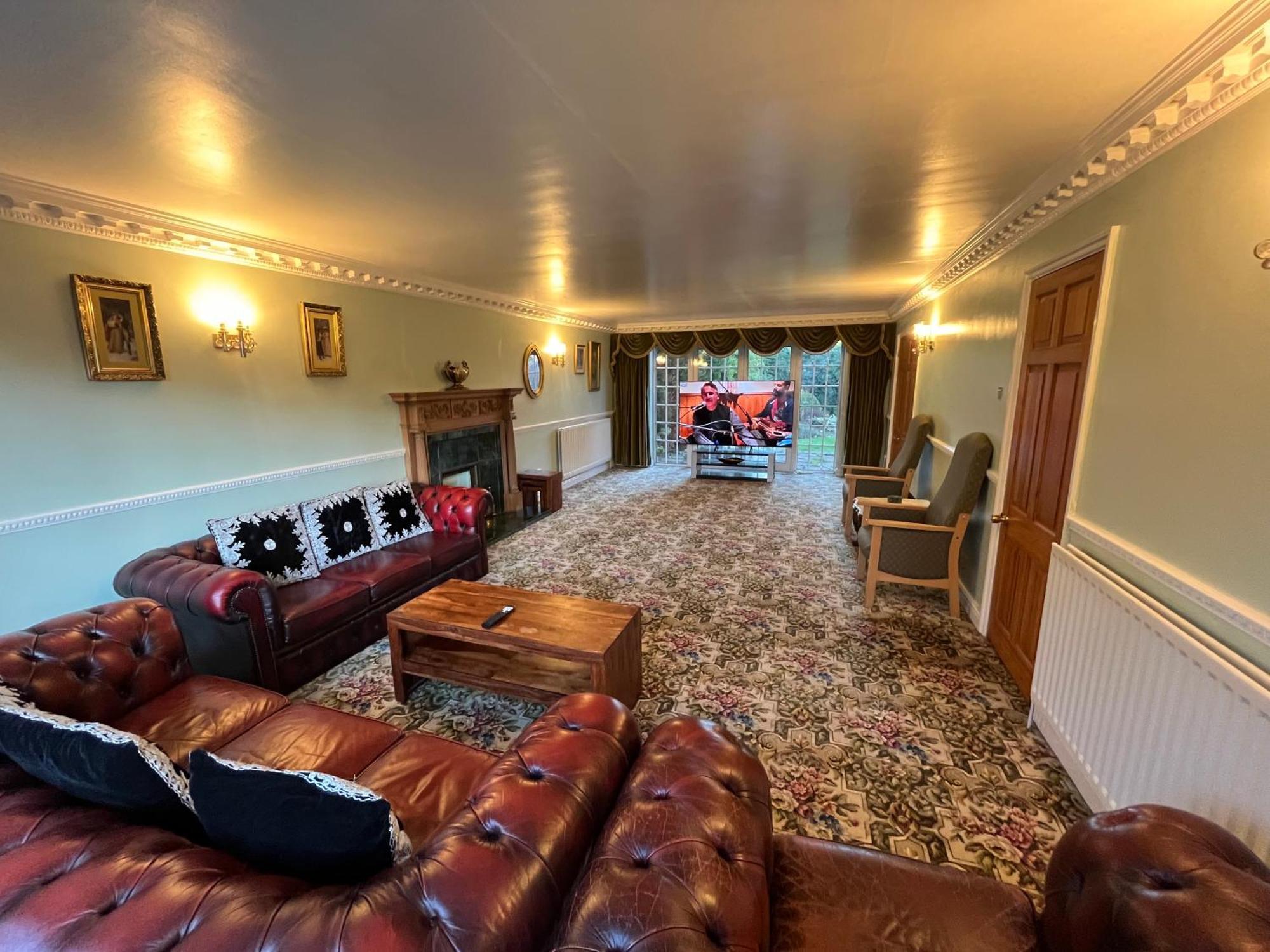 Unwind In Comfort At Cosy Caradus Your 4 Bedroom Home Sweet Home! Birmingham Exterior foto